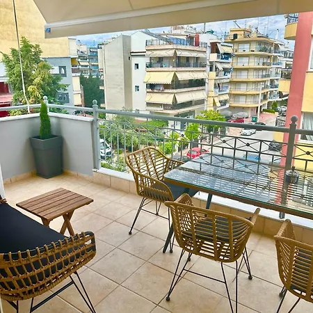 Apartment στο δεύτερο όροφο *